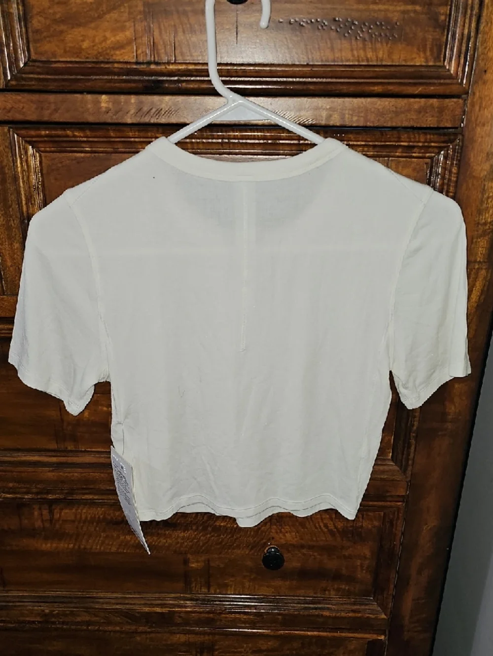 Lululemon Hold Tight Straight Hem Cropped Tshirt!!  White!! Ribbed.  Sz 8!!
